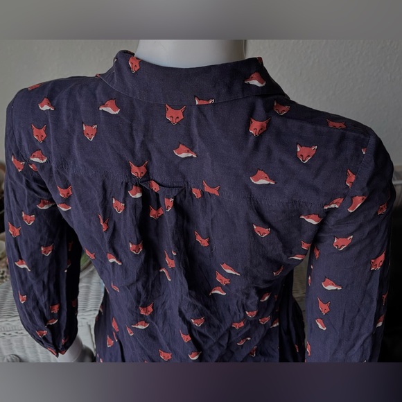 Anthropologie Maeve All Rayon Print blouse with Foxes in Plum Color Size 2 - Picture 5 of 9